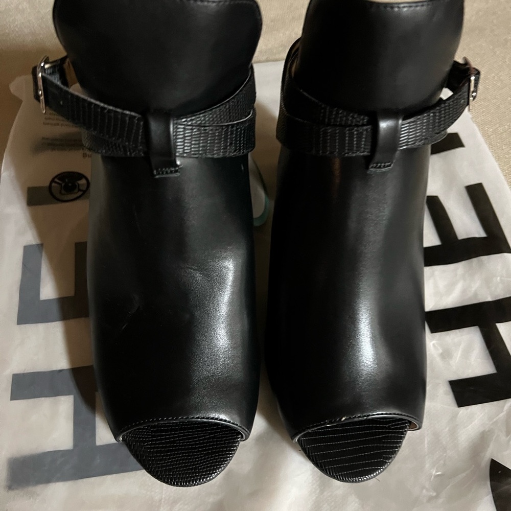 Women black shoe new